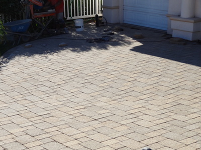 Traditional design gray pavers driveway